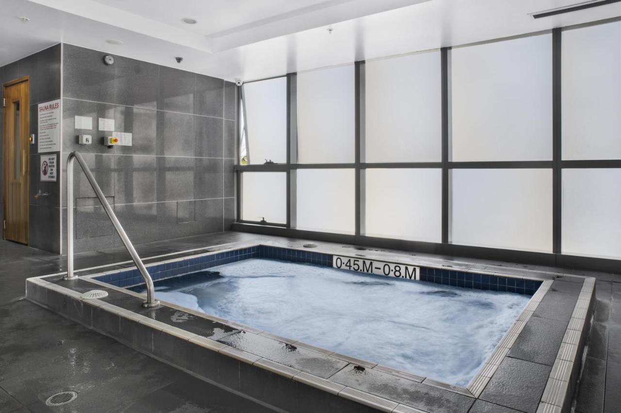 Cosy 1-Bed With 41St Floor City Views, Pool & Gym Брисбен Экстерьер фото